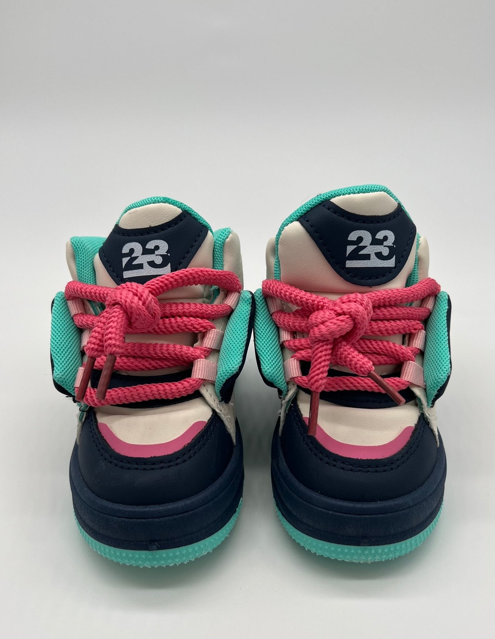 Mini Skater Kicks 🛹 - KIDITOPIA